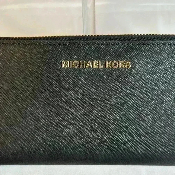 NWT! Jet Set Travel Continental Wallet Black with strap and gold accents - Picture 2 of 8